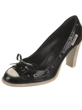 CHANEL Black Patent Leather Two-Tone Bow Heel with Cream Toe